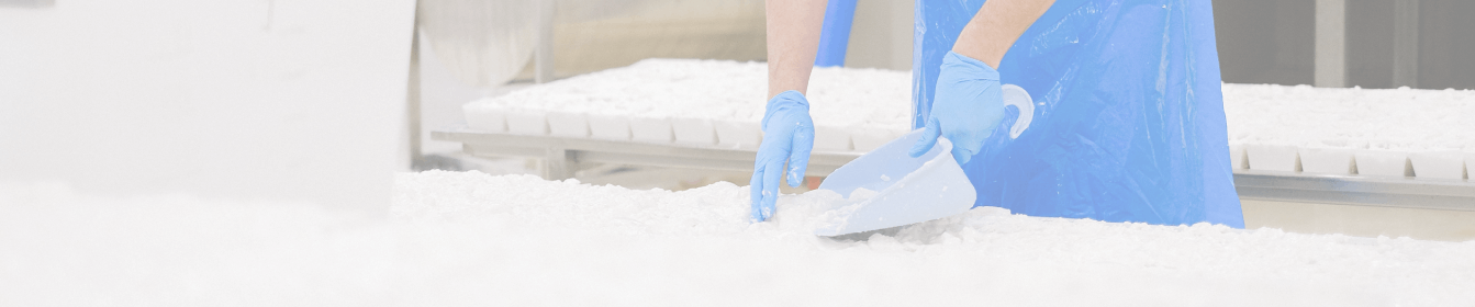 Moderne Produktionsanlage für hygienische Prozesse im Lebensmittelbereich und Reinraumumfeld mit Edelstahlkomponenten