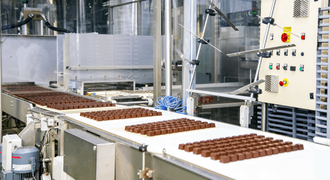 Offene Edelstahl-Produktionslinie für hygienische Lebensmittelverarbeitung in sensiblen Bereichen wie Reinraum und Hygienezonen